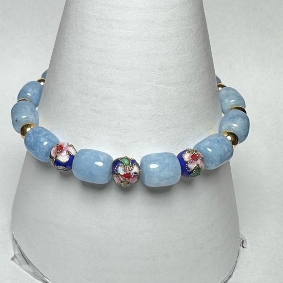 Blue dyed quartz bracelet with flower beads handmade stretchy - Picture 1 of 7